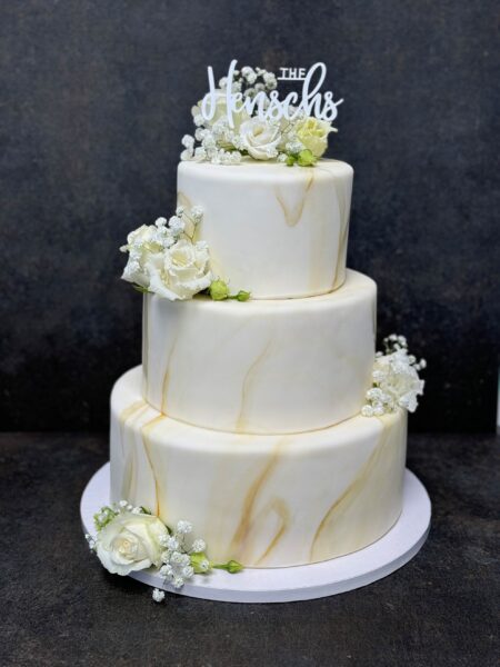 Weiße Hochzeitstorte von der Confiserie Harmonie aus Hattingen